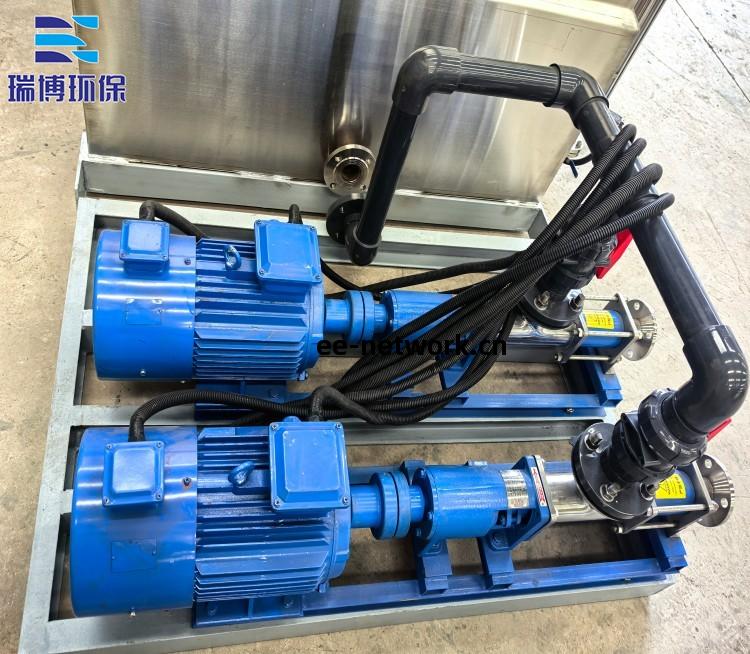 全自(zi)動(dong)三(san)箱(xiang)加(jia)藥裝(zhuang)置計(ji)量泵(beng)