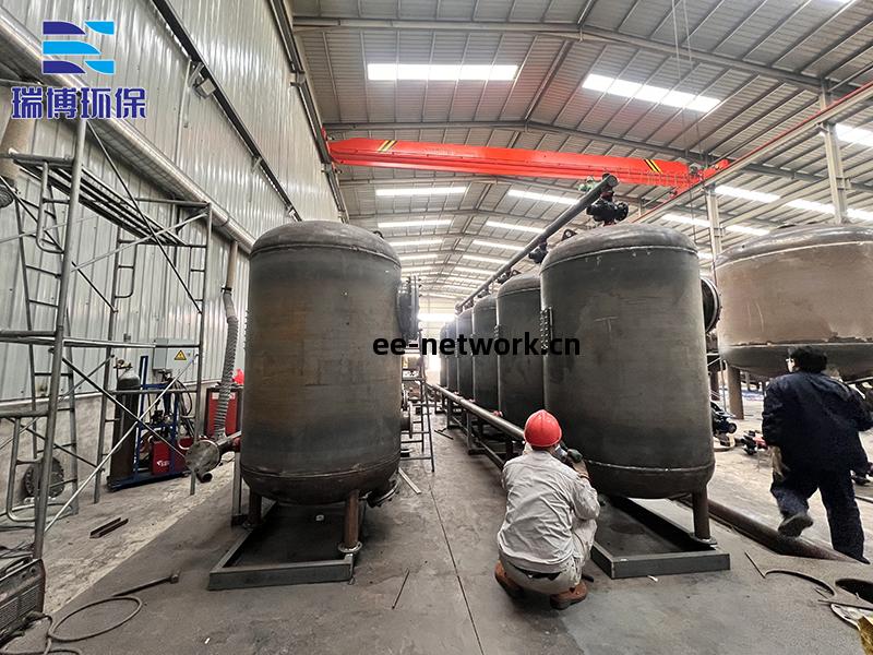 水處(chu)理(li)過(guo)濾(lv)器設(she)備(bei)加(jia)工(gong)現場(chang)