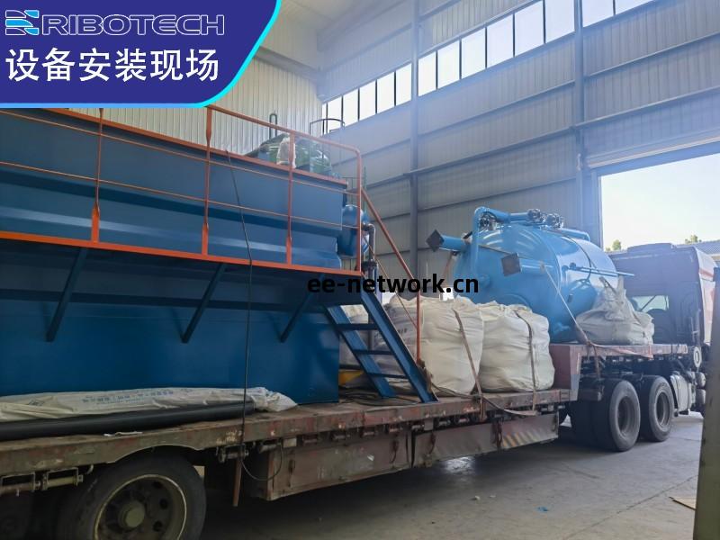 石化(hua)企業(ye)廢(fei)油汙(wu)水(shui)綜合(he)處理_水(shui)處(chu)理氣(qi)浮機設(she)備(bei)_廢(fei)水(shui)處(chu)理設備廠(chang)家(jia)現(xian)場(chang)圖(tu)