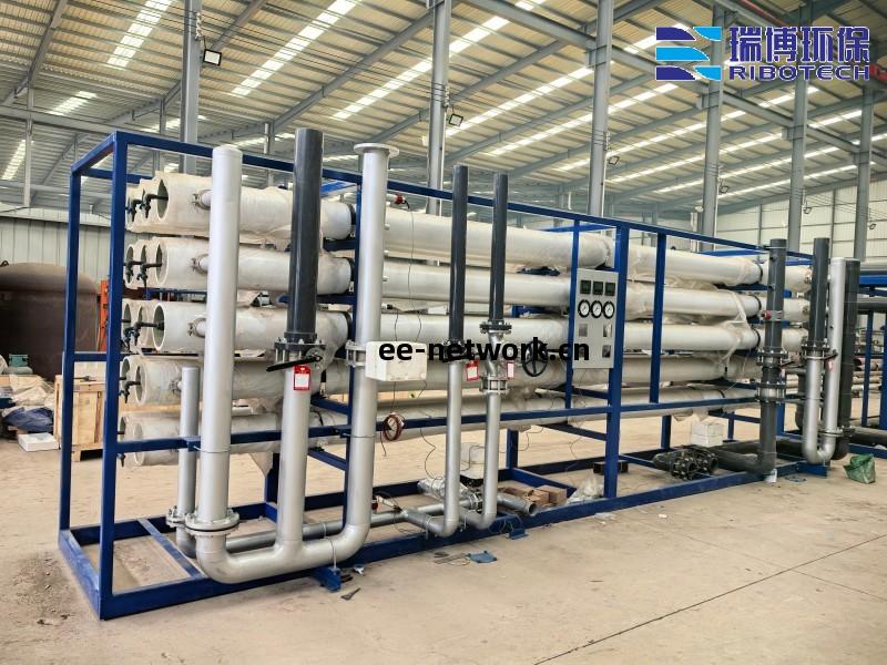 農(nong)村(cun)飲(yin)用(yong)水(shui)處理(li)設備_純水(shui)處理(li)設備_超濾(lv)反滲(shen)透(tou)廠(chang)家(jia)現(xian)場圖