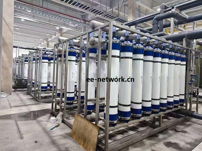 工(gong)業純(chun)水(shui)處(chu)理設(she)備超(chao)濾(lv)設(she)備廠家(jia)現場(chang)圖(tu)