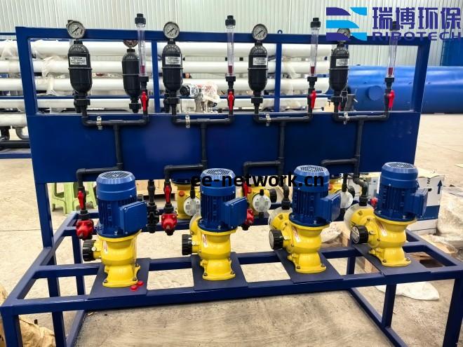 小(xiao)型工(gong)業廢水(shui)處理設(she)備(bei)技術(shu)參(can)數(shu)_工(gong)業廢水(shui)_礦(kuang)井水(shui)_純(chun)水(shui)處理設(she)備(bei)_廠家現(xian)場(chang)圖