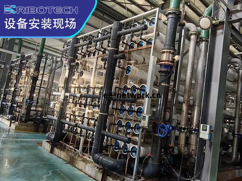 飲(yin)料廠反滲透純水制(zhi)備(bei)系統(tong)_純水處(chu)理(li)設(she)備(bei)廠家安裝現場圖(tu)