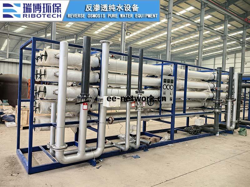 化工廠(chang)工業純水處理(li)設備(bei)_反(fan)滲(shen)透_純(chun)水設備(bei)廠家(jia)加工現(xian)場(chang)圖